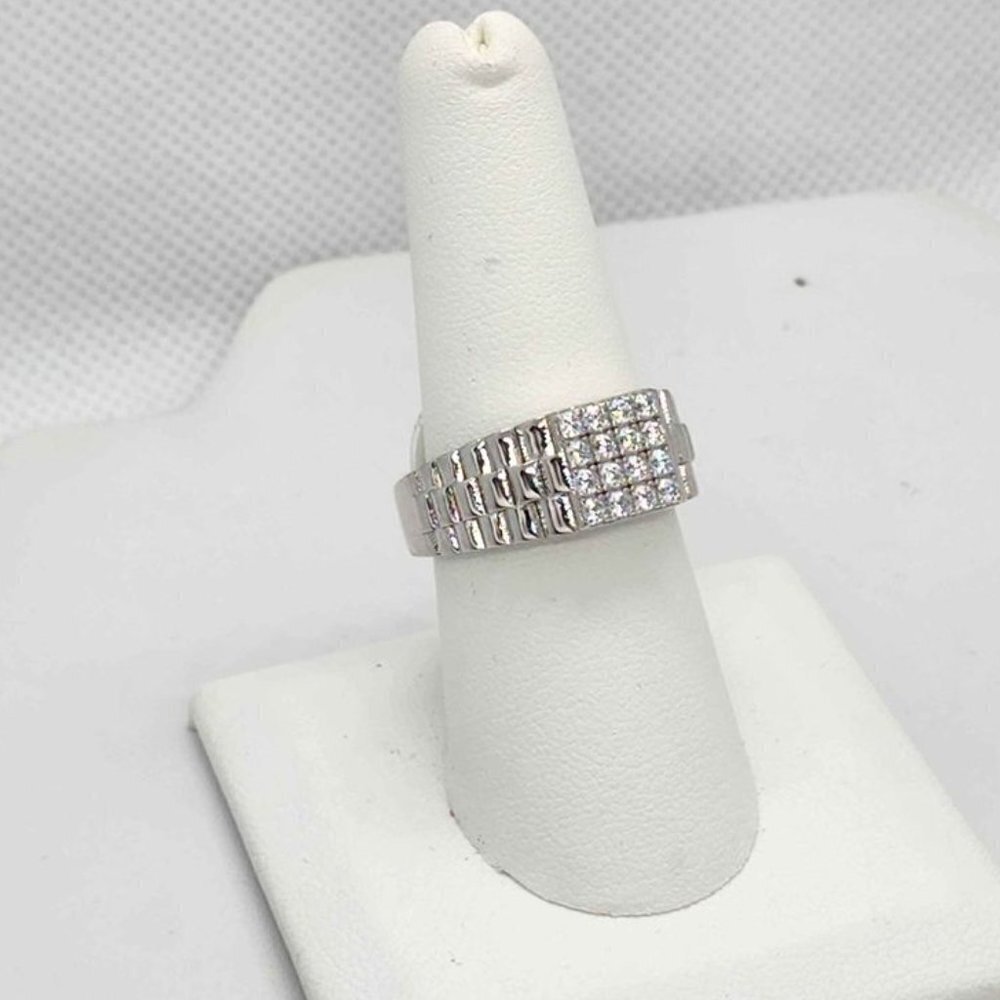 Brand new   Sterling Silver 925 sqaure design Ring